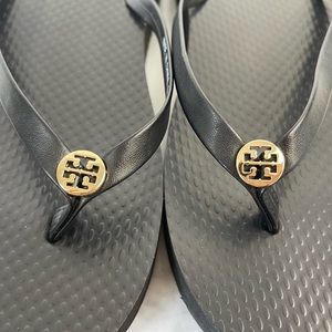BLACK TORY BURCH LOW PLATFORM FLIP FLOPS